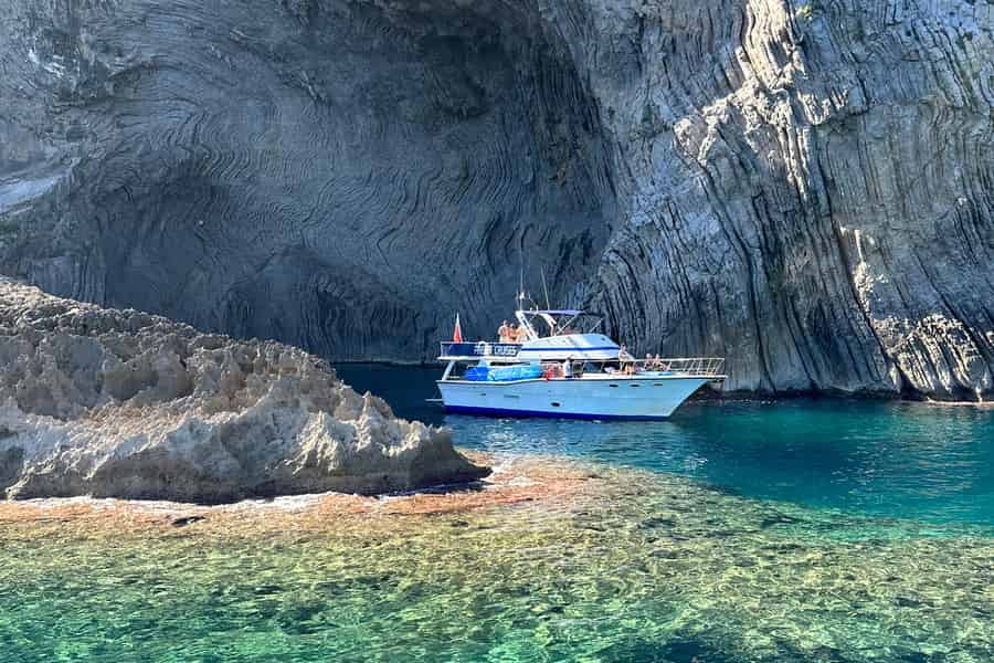 Premier Cruises Mallorca-Boot: Grotten, Schnorcheln, Tapas & Getränke. Foto: GetYourGuide