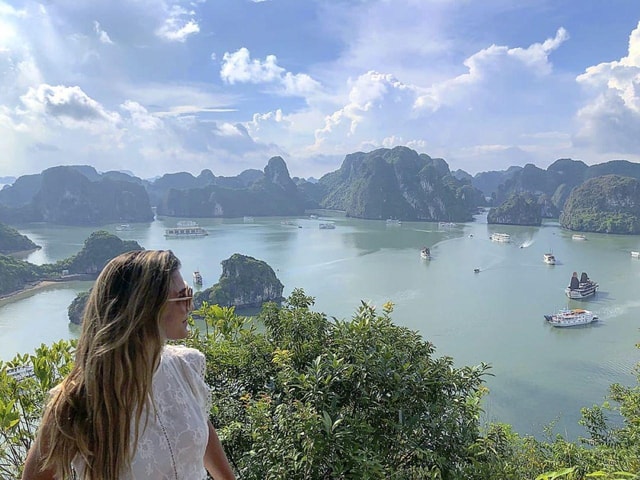 Halong bay Luxury daycruise/Lunch, Kayak, Cave, Titov Island