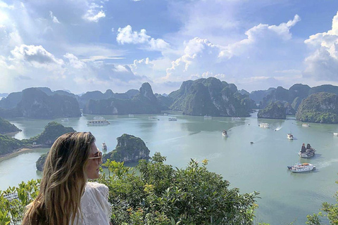 Crociera di 3 giorni e 2 notti nella baia di Ha Long con balcone privatoElegante Suite Standard con balcone privato