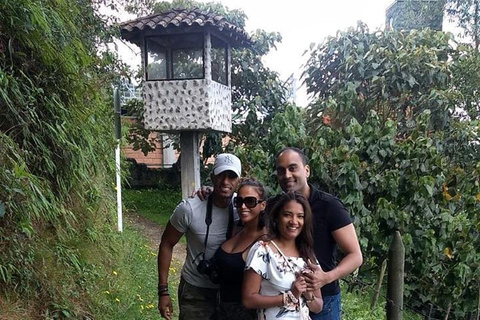 Medellín: tour privato sulla via della fuga di Pablo EscobarMedellín: tour privato sulla rotta di fuga di Pablo Escobar