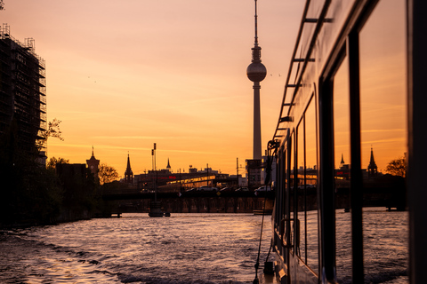 Berlin: 2-Hour Spree Cruise with Drag Queen & Sightseeing
