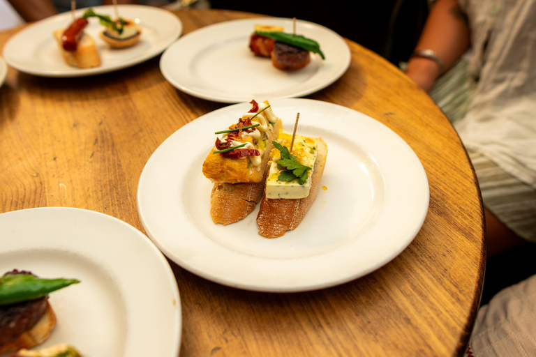 Barcelona: Gothic and El Born Food Tour with Tapas and Wine VIP Private Tapas Tour