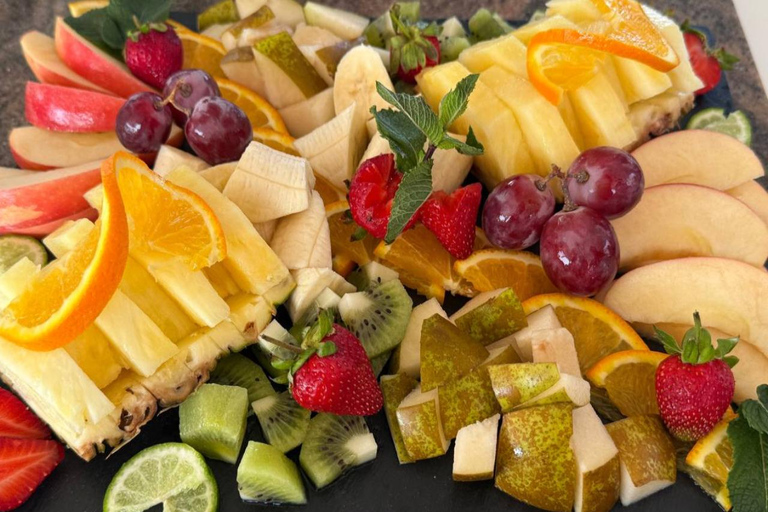 Puerto viejo de La Canea: crucero de lujo en catamarán al atardecer con vinoCrucero privado de lujo en catamarán al atardecer con vino