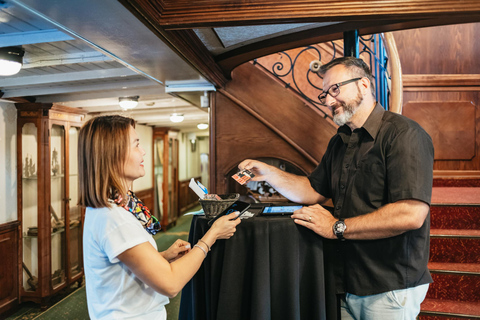 Budapest : Croisière en soirée avec boissons et musique liveCroisière avec 1 boisson