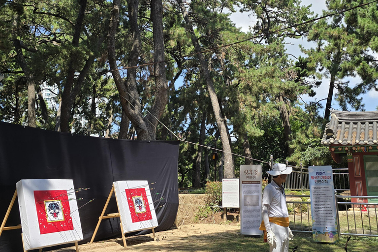 Busan: Traditional Culture Experience Tour with Lunch