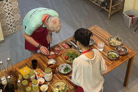 Da Nang: Clase de cocina de 5 platos famosos con visita al mercado