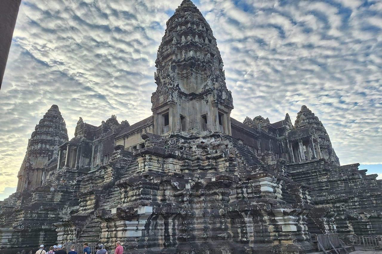 Siem Reap: Small Group Tour 1 day at Angkor Wat Small Group Tour in French