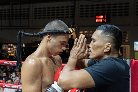 Phuket: Patong Boksstadion Muay Thai Wedstrijd TicketStadionzitje met T-shirt