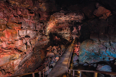 IJsland: kleine groepstour naar Lava CaveTour met ophaalservice in Reykjavik