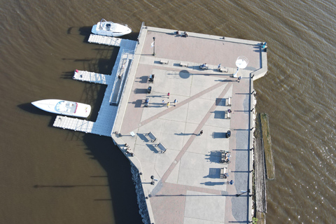 Saint Lawrence rivier: Avontuurlijk vissen op een motorbootAvontuur op een comfortabele ponton voor 10 personen