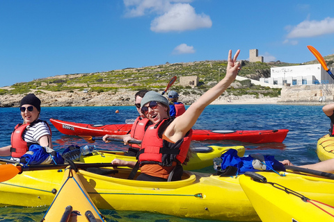 Gozo: Avventura guidata in kayak a Comino e alla Laguna Blu