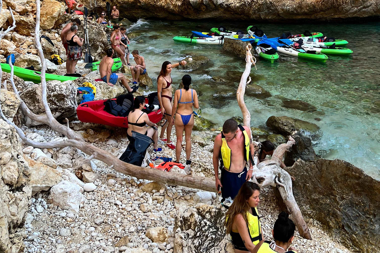 Kayak Granadella Excursión Guiada en Cuevas y Cala en Caló