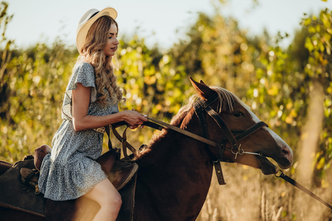 Bordeaux: Vineyard Horse Ride with Château Wine Tastings