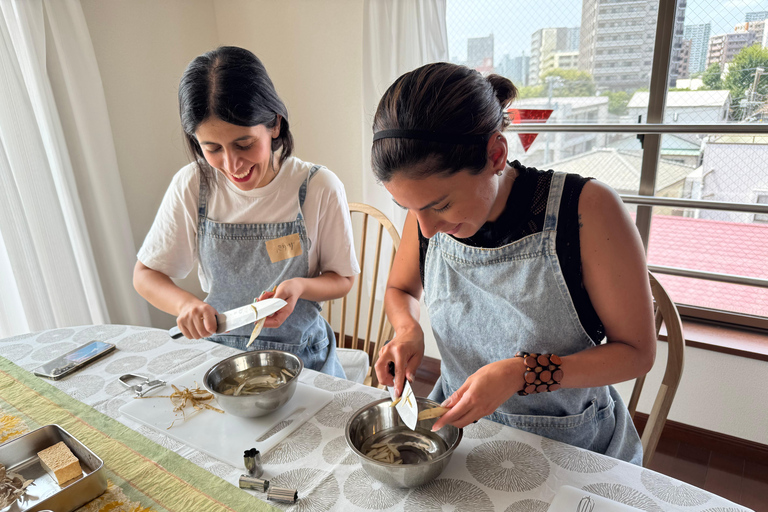 Tokyo Haneda: Hands-On Wappa Bento & Japanese Culture Homemade : Temari Sushi in a Traditional Wappa Bento Box