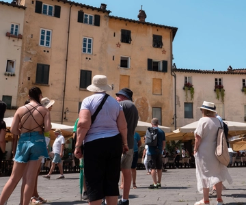 From Livorno Cruise Port: Bus Transfer to Pisa and Lucca