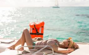 Cancun: Isla Mujeres Catamaran Sailing Tour with Snorkel