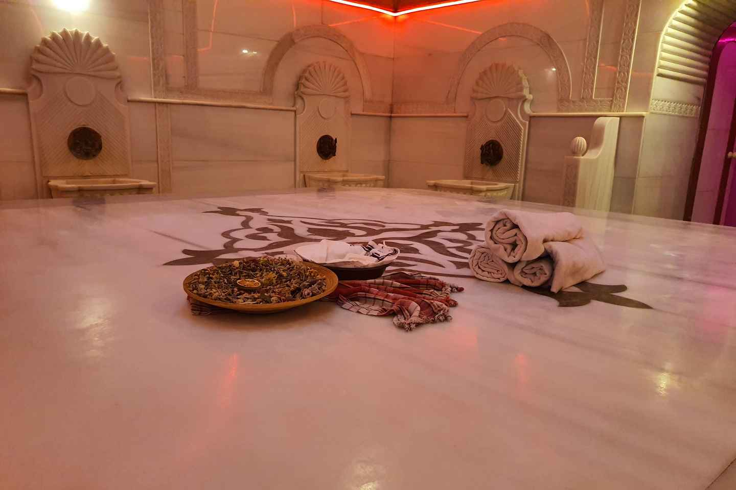Entrada al Hammam Histórico Acemoglu en Estambul