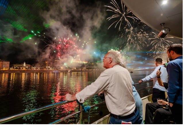 Budapest : dîner-croisière du 20 août avec boissons et feux d'artifice