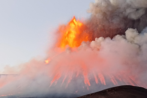 Excursão ao Etna para as crateras do cume 3345m