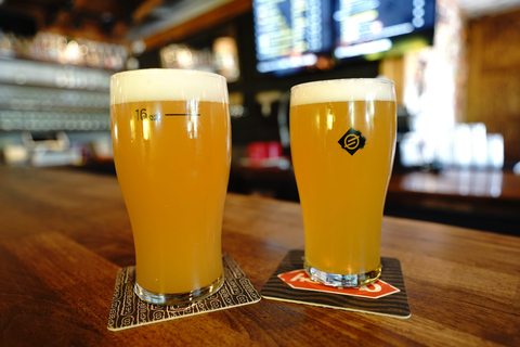 Phoenix: Original Brew Tour with Beer Tastings and Snack