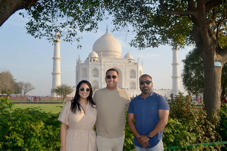 Vanuit Delhi: Taj Mahal &amp; Agra Fort Tour met AC autoRondleiding met auto + gids + toegangen tot monumenten + lunch