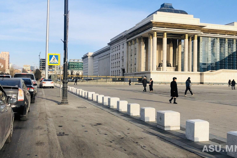 成吉思汗雕像和特日勒吉国家公园全日游成吉思汗雕像和特日勒吉国家公园私人一日游