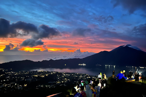 Esperienza in jeep o trekking all'alba sul Monte Batur + colazioneMonte Batur: escursione all'alba con colazione (punto d'incontro)