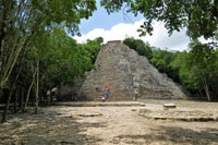 Visita guiada a pie del sitio arqueológico de Coba - Hizvo