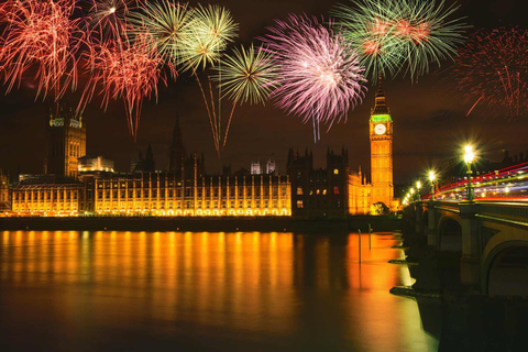 Londres: Jantar NYE no The Dixon Hotel e cruzeiro com fogo de artifício