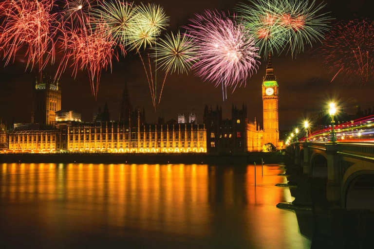 Londres: Jantar NYE no The Dixon Hotel e cruzeiro com fogo de artifício