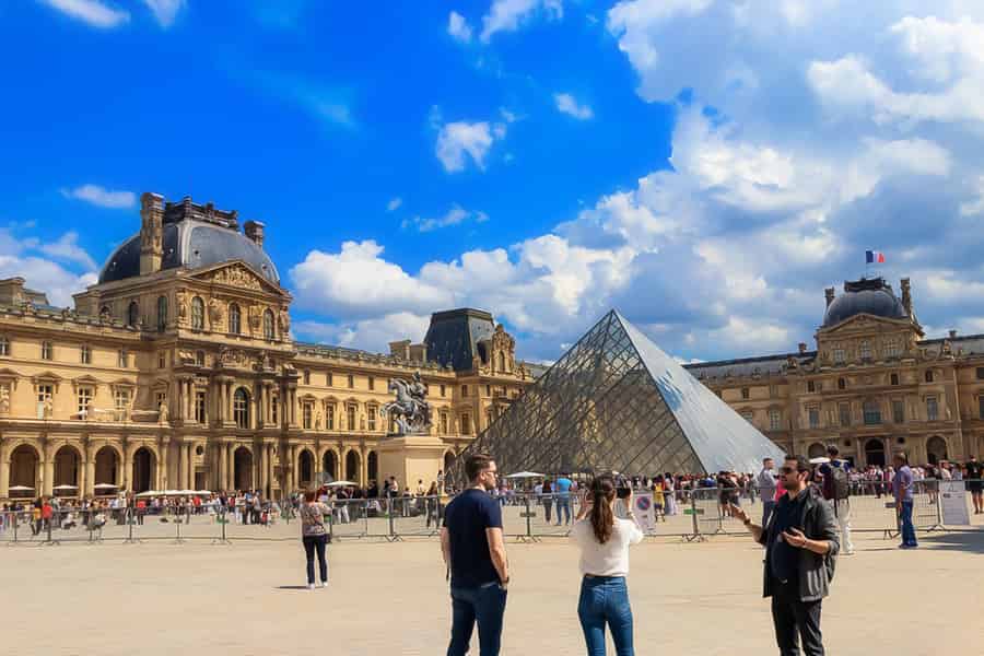 Paris: Stadtrundfahrt mit Louvre-Tickets & Apfelwein mit Crpe. Foto: GetYourGuide