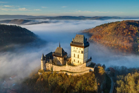 Van Praag: kleine groep Koneprusy-grotten en Karlstejn-kasteelGrotten, lunch en Karlstejn