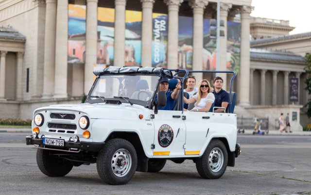 Klassische Budapest Stadtbesichtigungstour Russischer Jeep