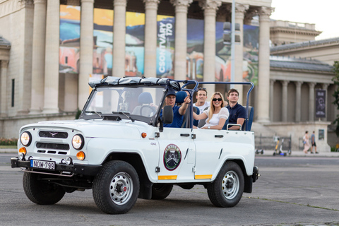 Klassisk sightseeing i Budapest rysk jeep