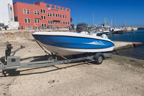 Polignano a Mare Caves and Grottos Tour by Boat with Spritz Polignano a Mare: Caves and Grottos Boat Tour with Spritz