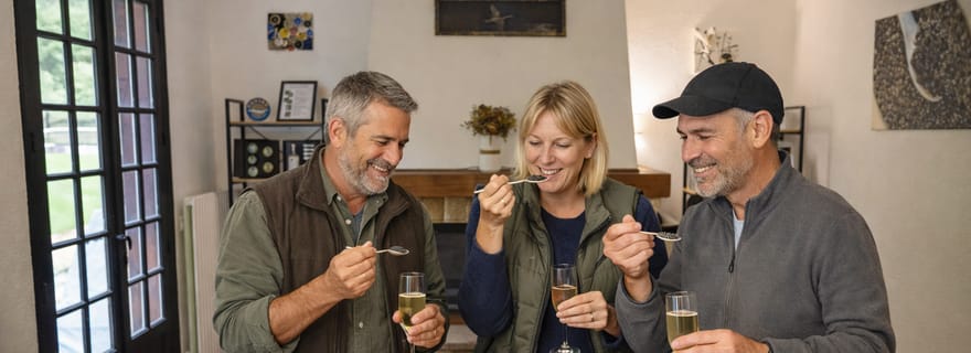 Sarlat : visite d'une ferme de caviar avec dégustation et prise en charge par Exploreo24