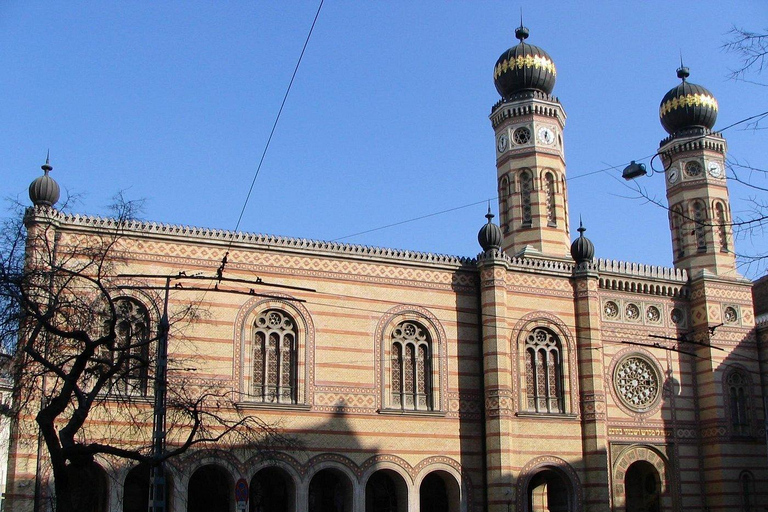 Budapest: Jewish Quarter Walking Tour with Synagogue Entries Jewish Quarter Walking Tour in English w/Synagogue Entries