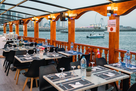 Dubai: Crucero panorámico en dhow con cena bufé y espectáculos en directo