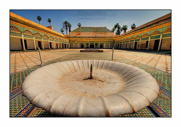 Excursion d'une journée d'Agadir à Marrakech avec un guide touristique exceptionnel - medina