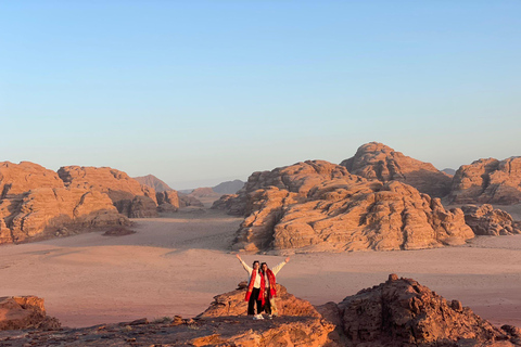 Wadi Rum: Jeep Tour, Hike, Bedouin Visit, and Meal