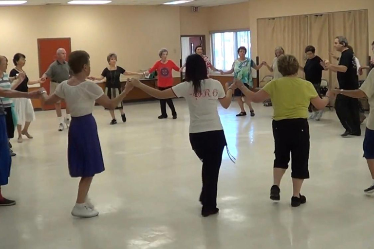 Thessaloniki: Traditional Greek Dance Class with Wine