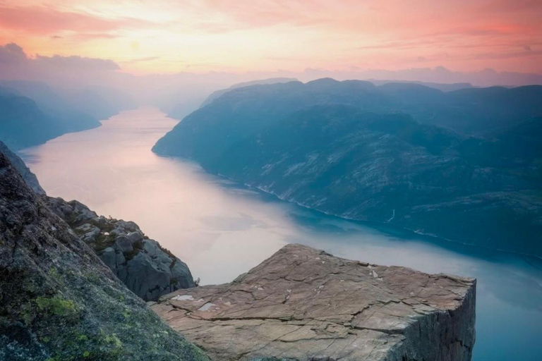 2-Day Expedition from Bergen: Preikestolen, Kjerag, Stavanger, and Månafossen