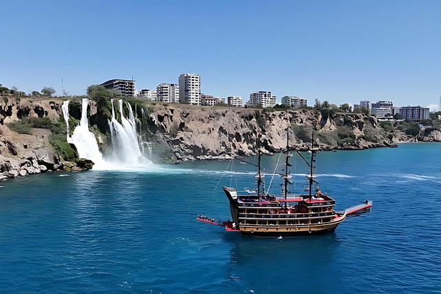 Antalya: Lara-Piratenbootstour mit Mittagessen & All-You-Can-Drink