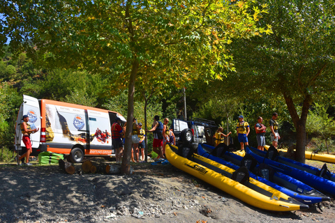 Kajak &amp;SUP in het meer van Berat, picknick lunch