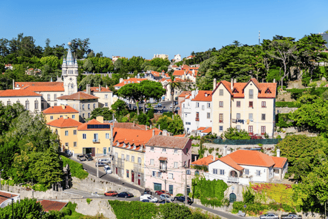 Lisboa: Sintra, Pena Palace, Cascais and Cabo da RocaDiscover &amp; Feel Sintra&#039;s Wonderland - Small Group Tour