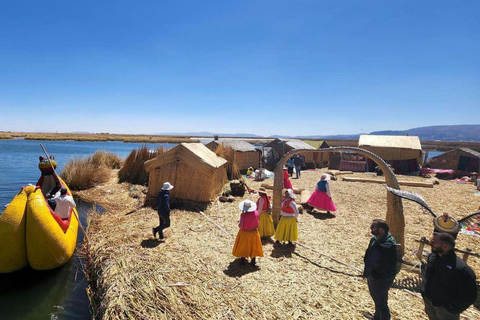 Puno : Excursion d&#039;une demi-journée aux îles flottantes Uros