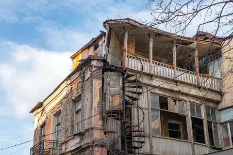 Tbilisi alternativa: arte di strada, bazar Dezerter e degustazioniTour privato