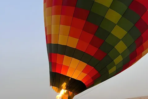 Dubai: Varmluftsballon, kamelridning, ørkensafari og meget mere