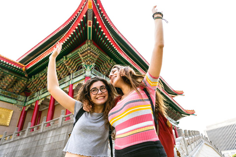 Taipei: Private Photoshoot at Iconic Landmarks Premium: 50 photos | 60 mins