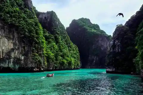 Phi Phi: Exclusive Full Day Longtail Boat to 7 Islands